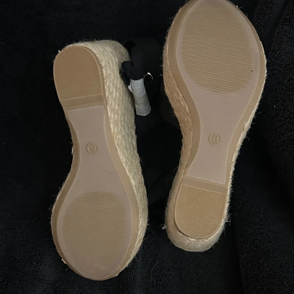 Lulu's Black and Tan Wedge Sandals - Picture 4 of 6